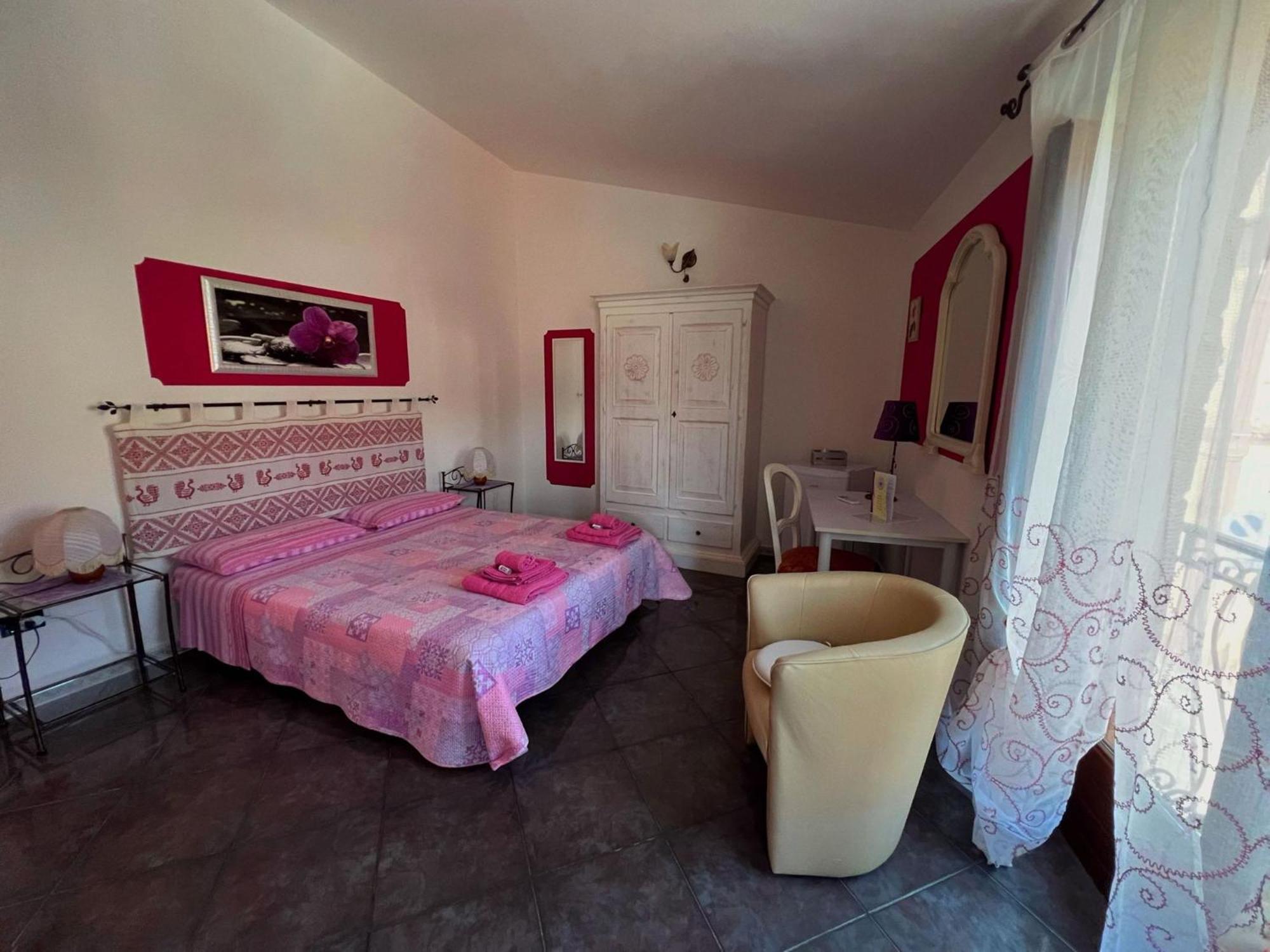 Locazioni Brevi La Rosaviola Guest Rooms Теулада Экстерьер фото